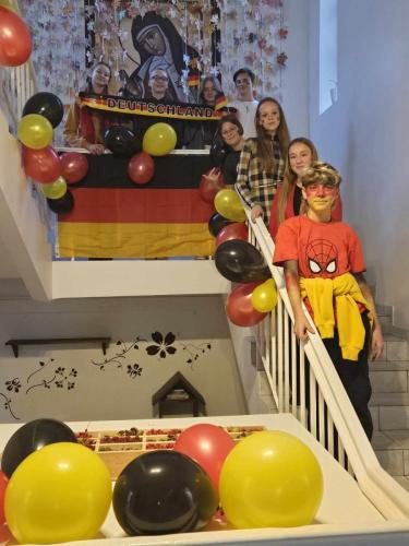 394344780_239881205747376_8014025445876789804_n